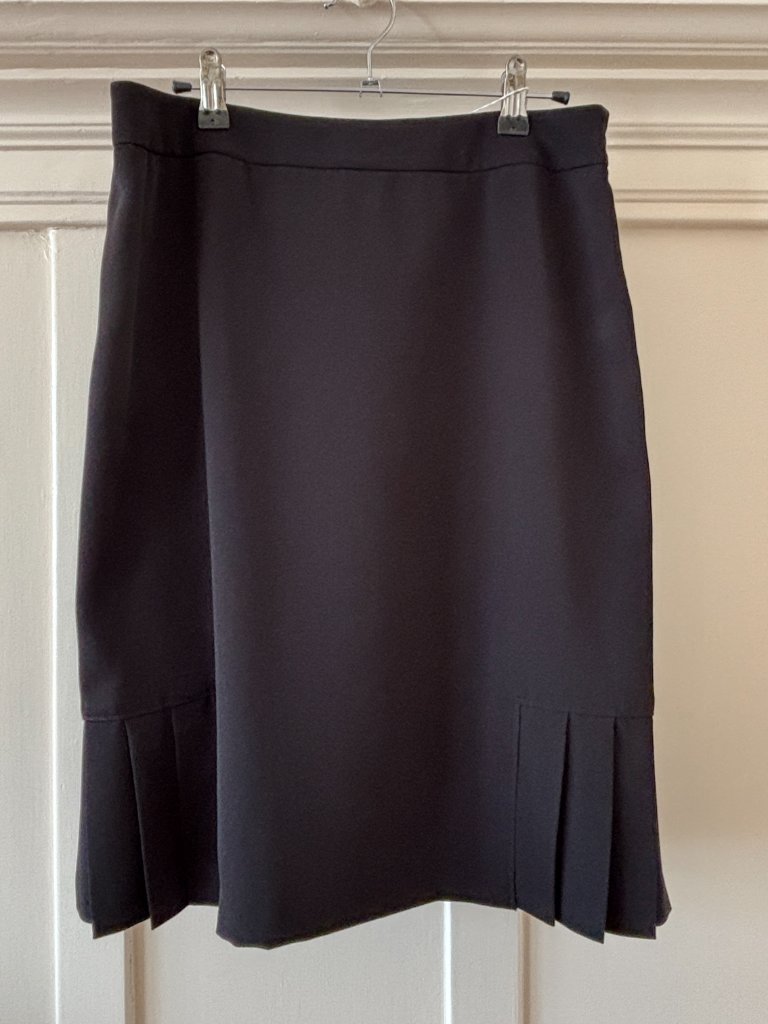 90s Vintage Coquette Minimalist Pleat Knee Length Skirt Size 8 — image 2 of 5